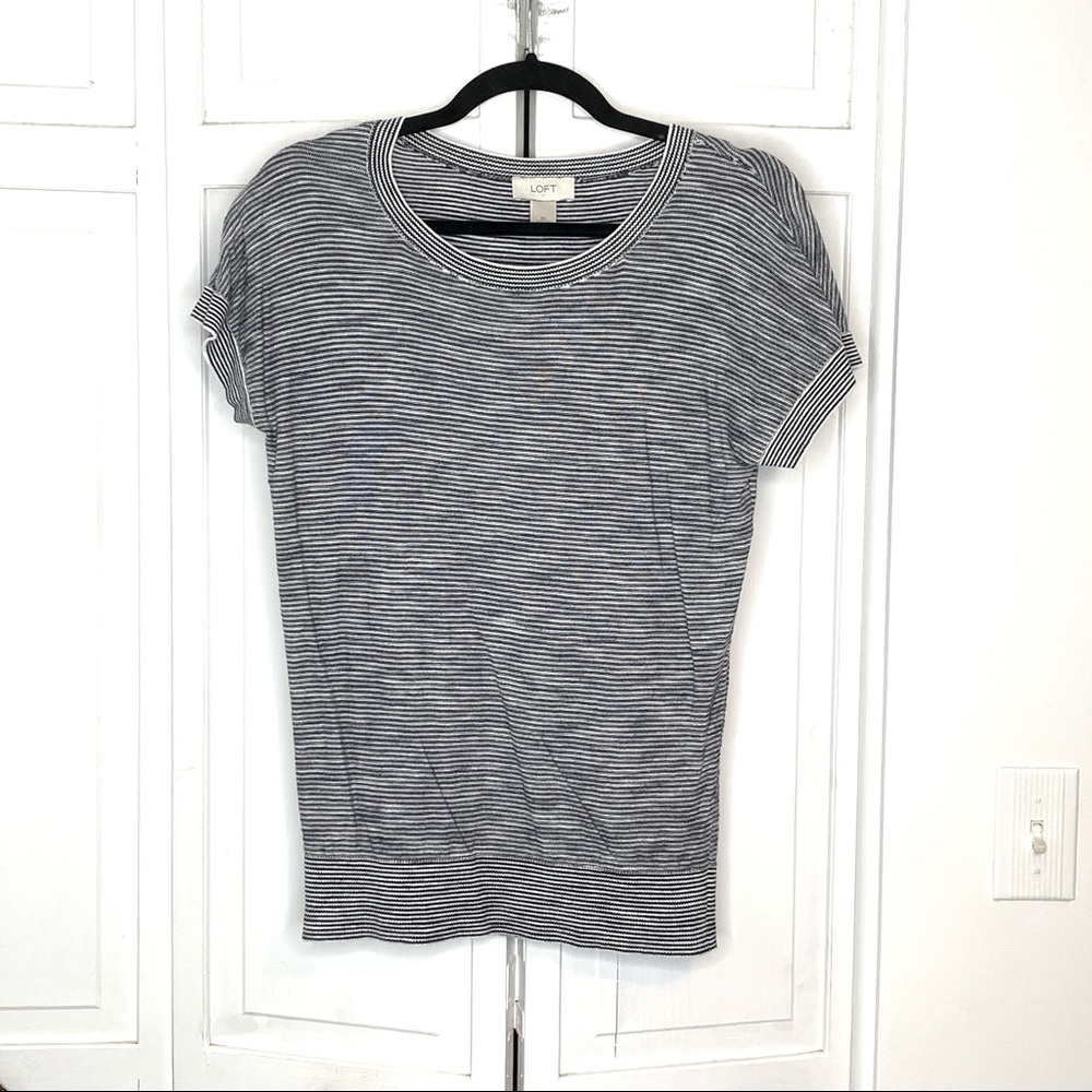 ✨ 5 for $25 ✨ LOFT Factory Navy Blue White Stripe Top Sz XS